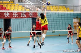 线上学颗秒，线下学穿搭？这款手游是如何拿捏当代年轻人审美的