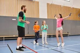 教练组考察多位置轮换